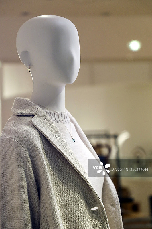 畸形女性人体模型图片素材