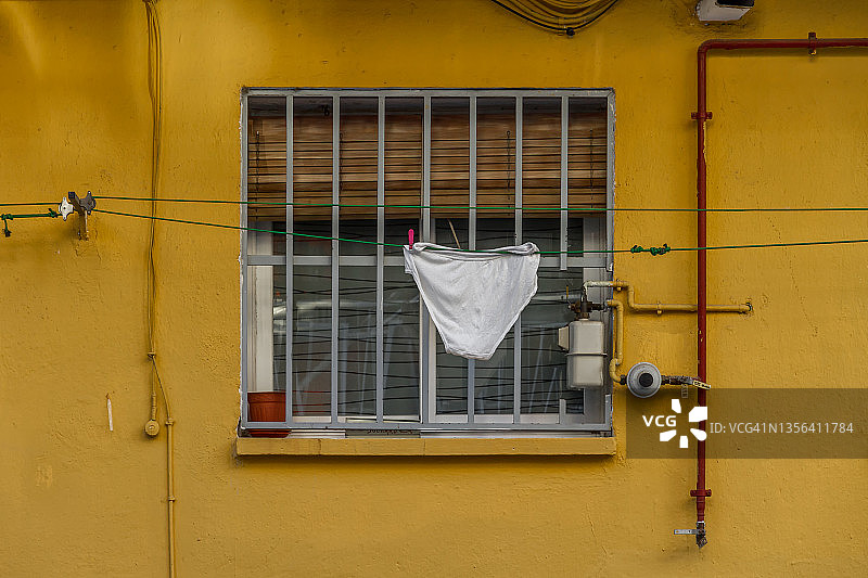 晾晒内衣的窗户图片素材