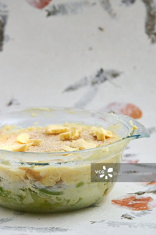 韭葱鳕鱼土豆泥分层烤盘图片素材