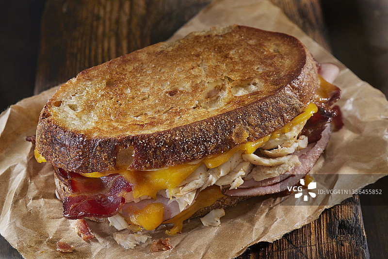 烤鸡烤奶酪酸面包三明治图片素材