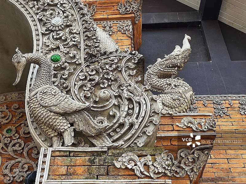 用灰泥装饰的泰国传统图案砖墙图片素材