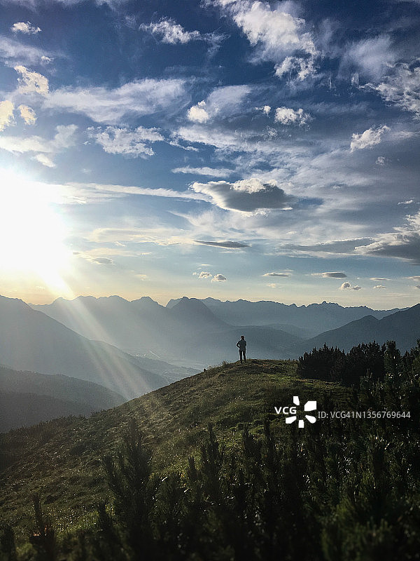 奥地利因河谷的日落景色图片素材