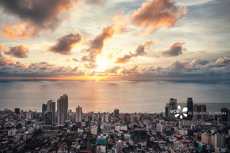 斯里兰卡科伦坡城市和海滩鸟瞰景观图片素材