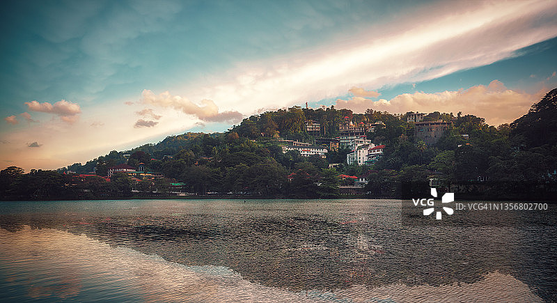 斯里兰卡康提湖的日落美景照片图片素材