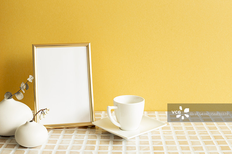 相框和咖啡杯图片素材