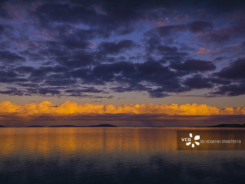 澳大利亚塔斯马尼亚弗林德斯岛海岸的黎明图片素材