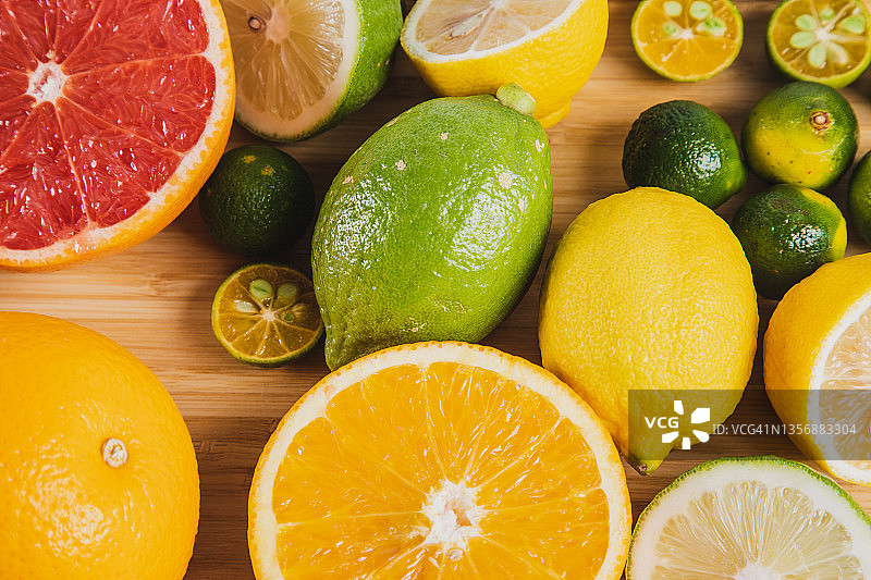 托盘上的柑橘类水果图片素材