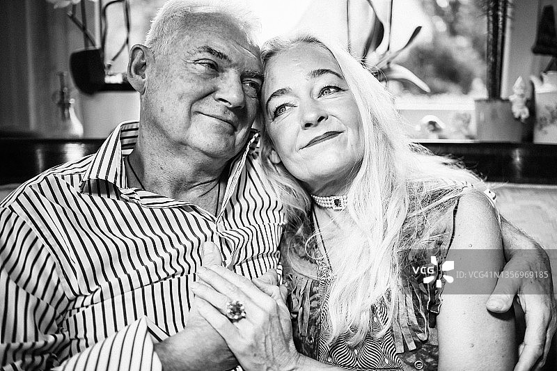 相爱的情侣图片素材