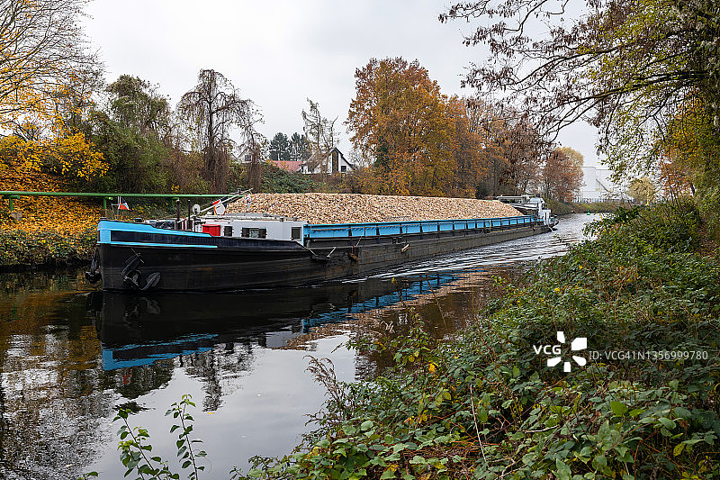 惊险飞船图片素材