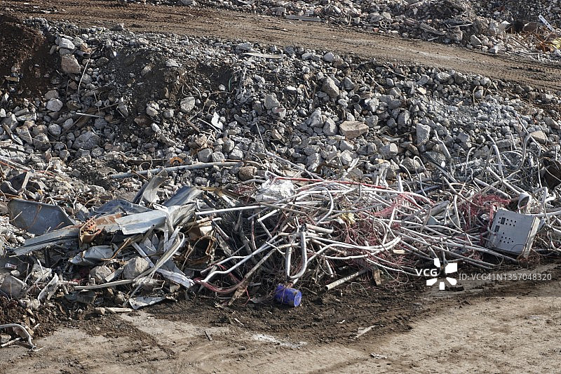 建筑拆除工地的可回收材料图片素材