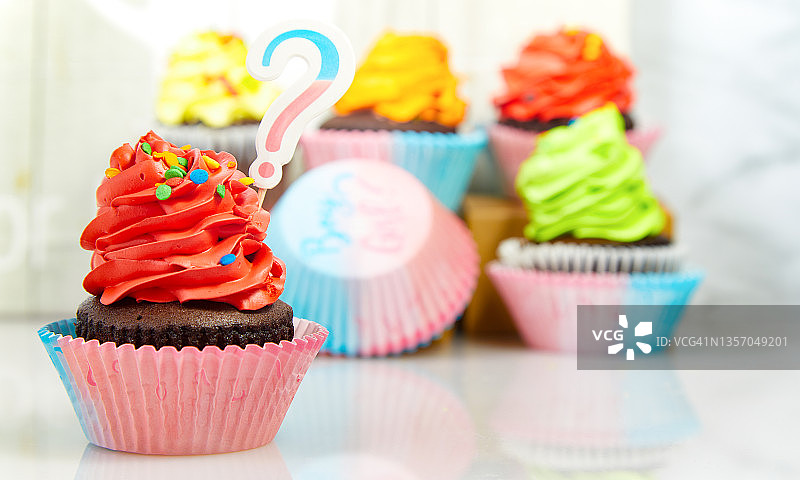 性别揭晓派对纸杯蛋糕图片素材