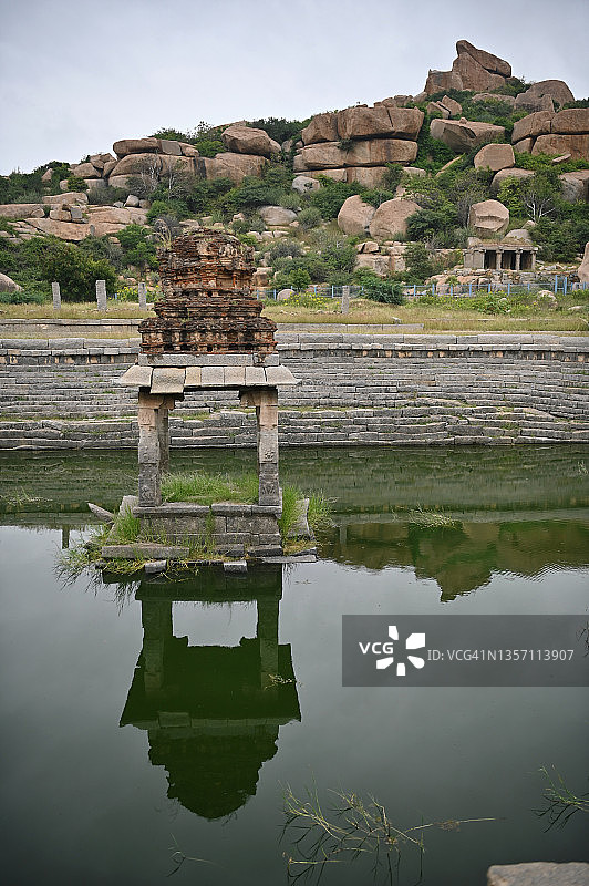 卡纳塔克邦亨比的阶梯井图片素材