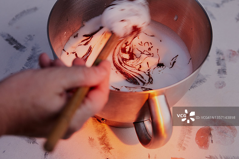 巧克力慕斯的制作过程图片素材