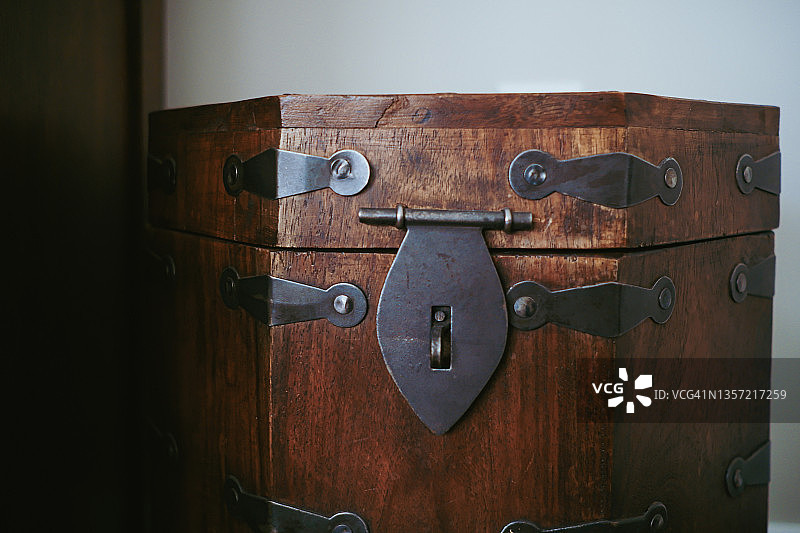 八角形木制边桌图片素材