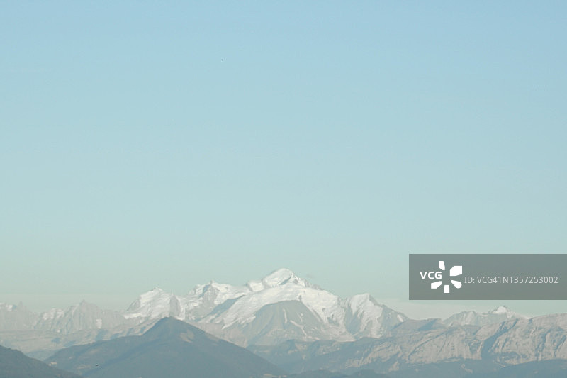 勃朗峰顶峰图片素材