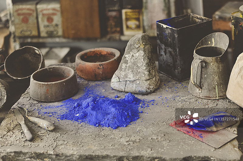 凌乱的工作室图片素材