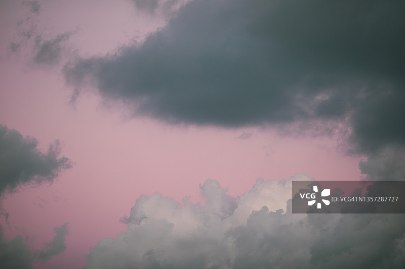 浪漫超现实粉色天空图片素材