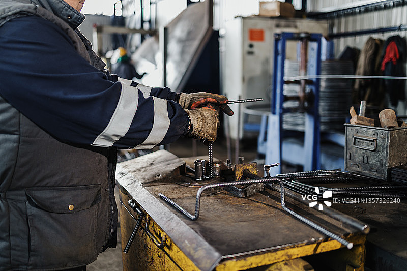 钢筋弯曲图片素材