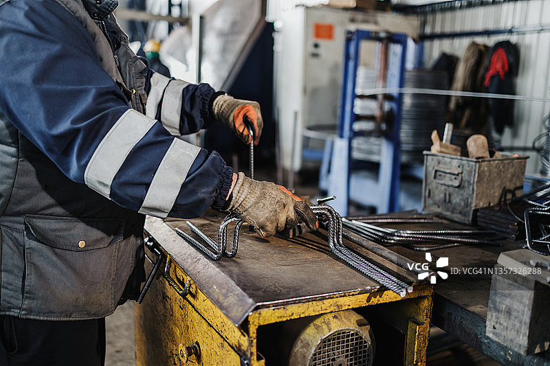 钢筋弯曲图片素材