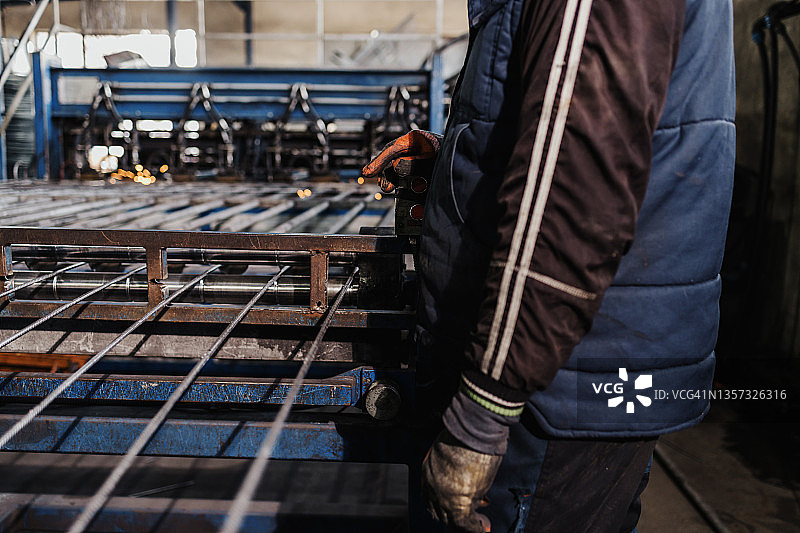 钢筋弯曲图片素材