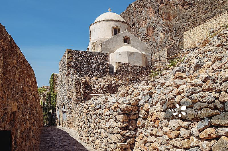 拜占庭教堂Agia Paraskevi，莫奈姆瓦夏城堡，希腊伯罗奔尼撒莫奈姆瓦夏图片素材