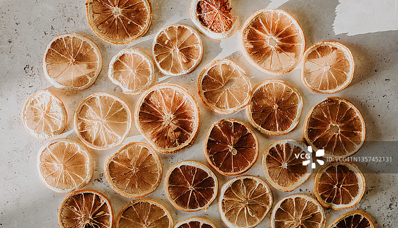 脱水的橙子/柠檬/葡萄柚/柑橘切片的俯视概念背景图图片素材