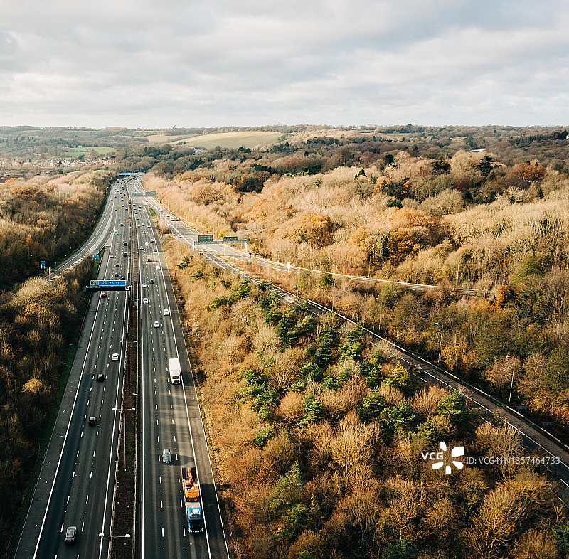 高速公路日落鸟瞰图图片素材