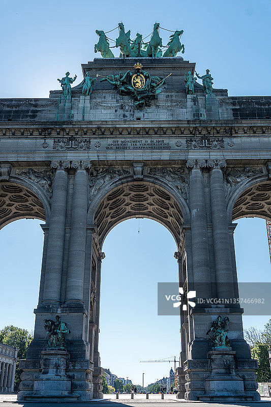 布鲁塞尔五十周年纪念公园的凯旋门图片素材