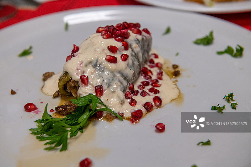 墨西哥传统美食：坚果奶油辣椒图片素材