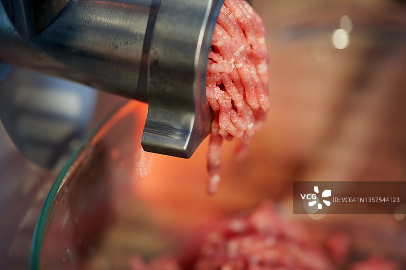 绞肉机绞牛肉图片素材