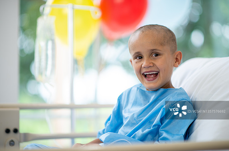 乐观的小癌症患者图片素材