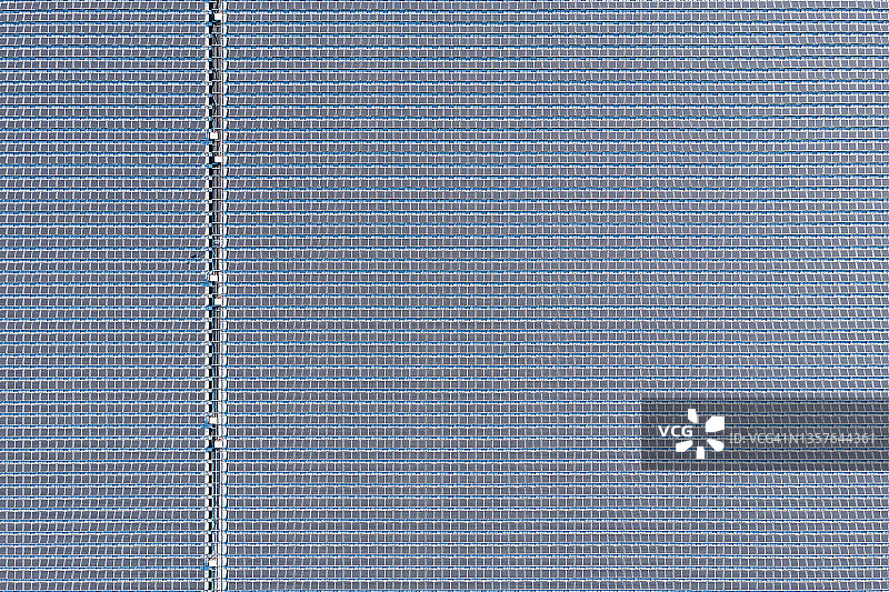 水库上的太阳能发电站图片素材