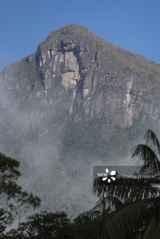 巴西里约热内卢曼蒂凯拉山脉的塞里尼娅-杜阿拉姆巴里生态保护区图片素材