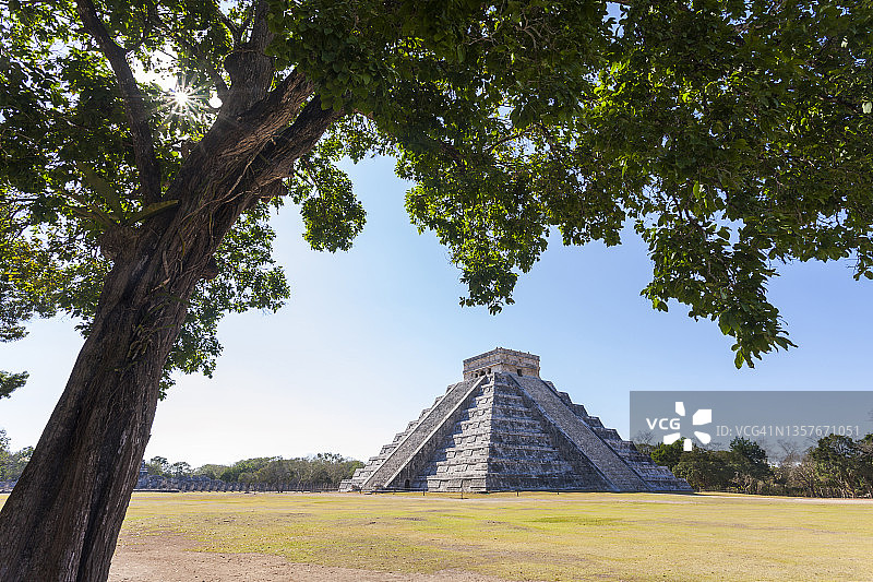 墨西哥尤卡坦奇琴伊察库库尔坎金字塔图片素材