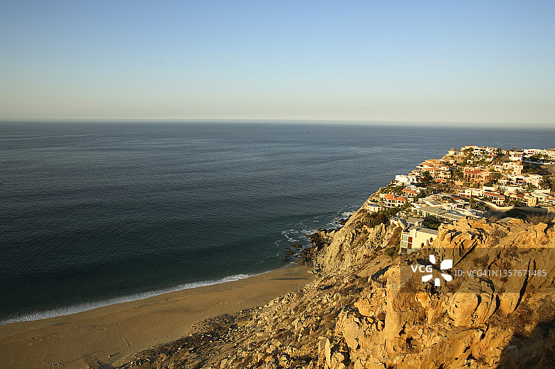 佩德雷加尔山丘奢华别墅日出光景图片素材