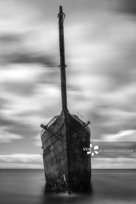 戏剧性天空下的船只，巴塔哥尼亚图片素材