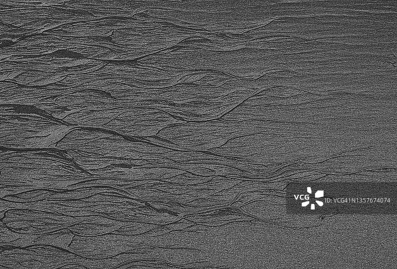 海水在纳瓦罗海滩沙滩上形成细纹图片素材