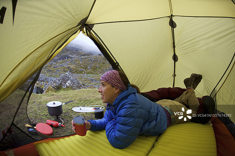 在阿拉斯加塔尔基特纳山脉背包旅行图片素材