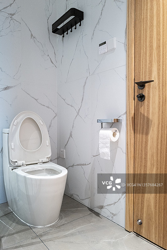 门内的卫生间图片素材