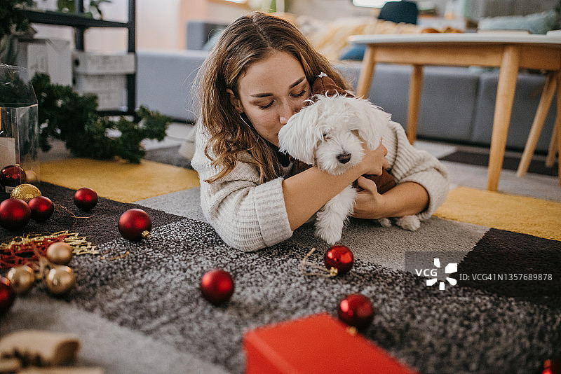 与挚友共度圣诞佳节图片素材