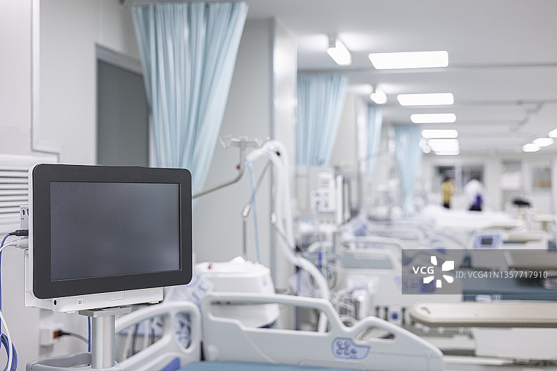 呼吸机监视器，通过插管向患者供氧，ICU/急诊室设置图片素材