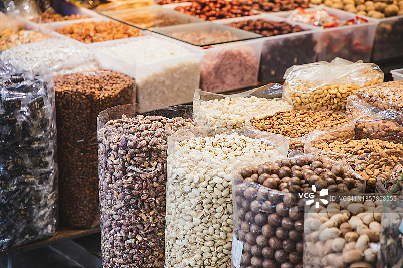 街头市场售卖的各种坚果图片素材