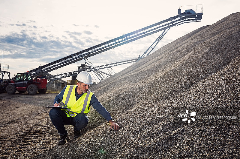 露天矿场的检查员图片素材