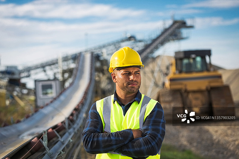 露天矿矿工肖像图片素材