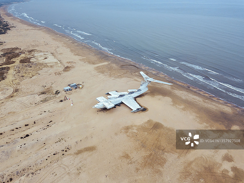 俄罗斯达吉斯坦共和国里海海岸线的旧 Lun 级地效飞行器图片素材