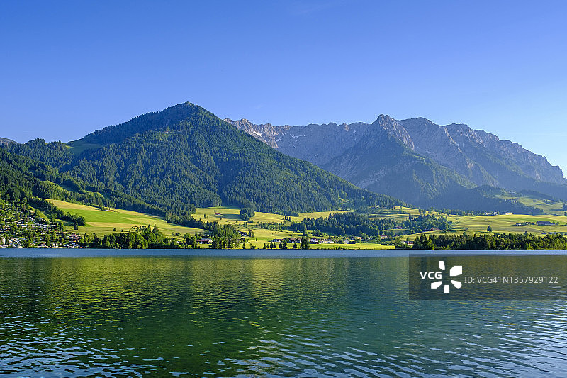 夏季沃尔奇湖风光图片素材