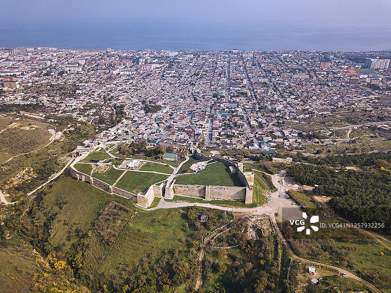 俄罗斯达吉斯坦杰尔宾特古老防御工事航拍图片素材