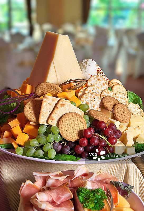 精美的多层熟食拼盘图片素材