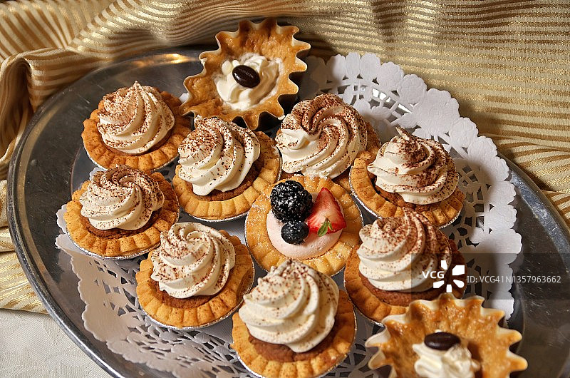 美味的新鲜烘焙甜点挞图片素材