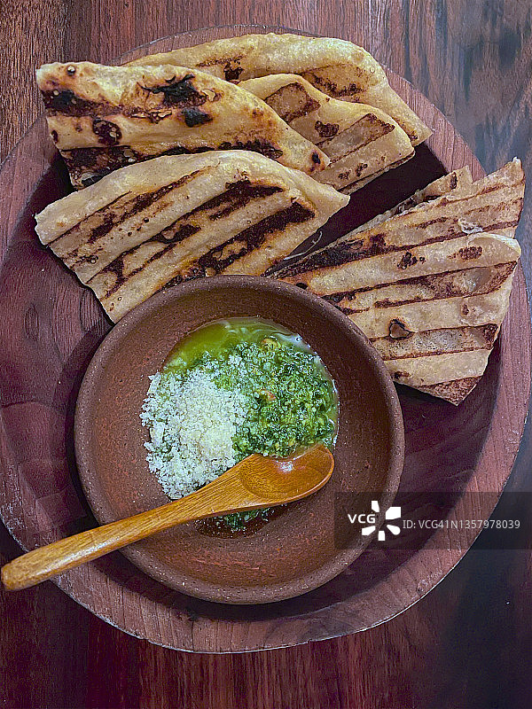 作为开胃菜的薄烤饼图片素材